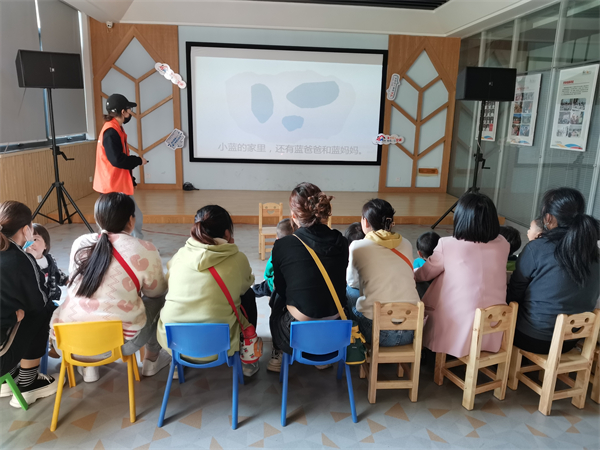 小板凳親子課堂第九期：《小藍和小黃》 (1).jpg