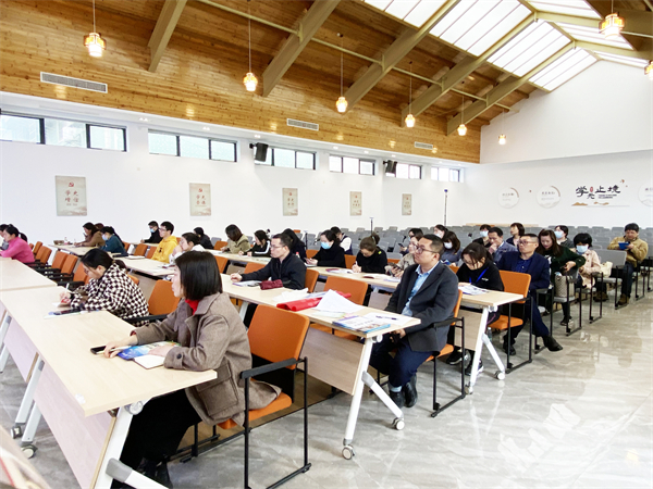 戚家山成校：人社業(yè)務(wù)進課堂 服務(wù)企業(yè)講政策-2.JPG