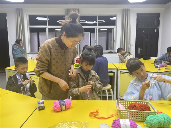 親子活動(dòng)玩轉(zhuǎn)毛線4.jpg