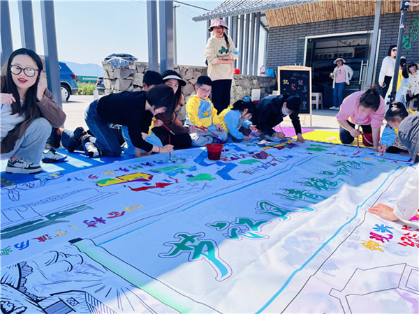 柴橋成校：執(zhí)筆繪鄉(xiāng) 童描家景.jpg