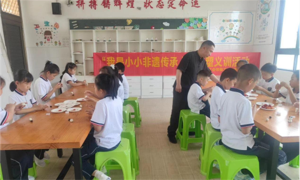 浙江溫州：“一米一世界，一塑一乾坤”——大安鄉(xiāng)中心校舉辦米塑體驗(yàn)課207.png