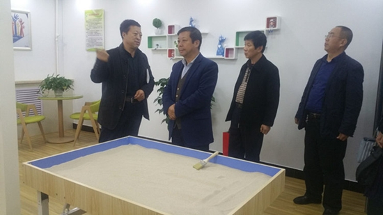 考察參觀未成年人心理健康輔導(dǎo)場所和設(shè)施.jpg