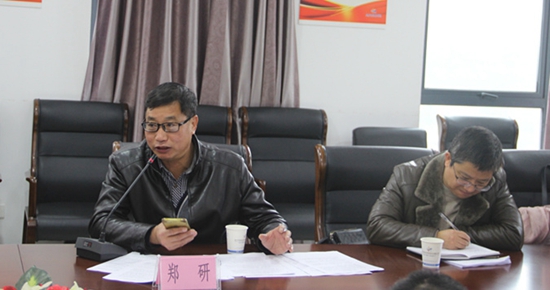 1520411187955581.jpg 圖為:《百萬市民傳非遺:非物質(zhì)文化遺產(chǎn)區(qū)域課程建設(shè)研究》課題結(jié)題會鄭研院長發(fā)言.jpg