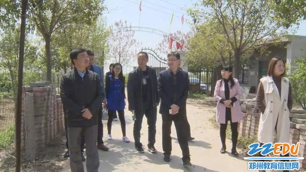檢查組到鄭州市社區(qū)教育實(shí)驗(yàn)基地檢查.jpg