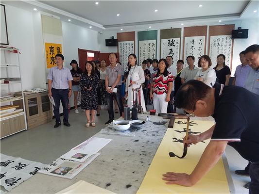 1534906743871054.jpg 觀摩社區(qū)教育.jpg