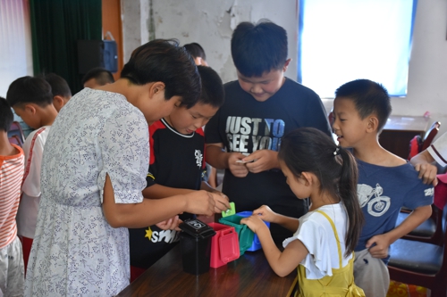 北侖區(qū)春曉成校三山假日學(xué)校開設(shè)垃圾分類主題課 (2).jpg