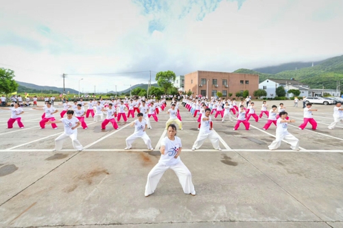 北侖區(qū)春曉街道慈岙村舉行首屆“全民健身節(jié)”活動 (2).jpg