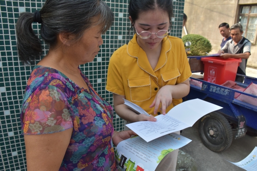 北侖區(qū)春曉街道三山村開展“有害換有愛，垃圾分類你我同行”活動(dòng) (3).jpg