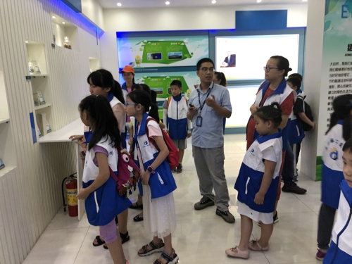 北侖區(qū)春曉藍(lán)海豚公益聯(lián)盟開(kāi)展垃圾分類主題夏令營(yíng)活動(dòng) (2).jpg