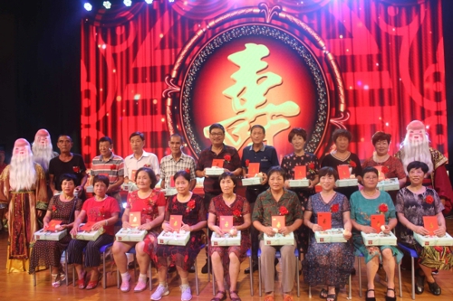 1568266152241843.jpg 開展老年人中秋祝壽活動.jpg