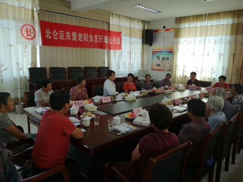 北侖區(qū)春曉街道慈岙村開展“把脈問診送上健康禮包·關(guān)愛情暖老婦女主任”活動 (3).jpg