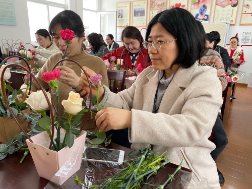 “巾幗展魅力 花漾慶百年”藝術(shù)插花活動(dòng)1.jpg