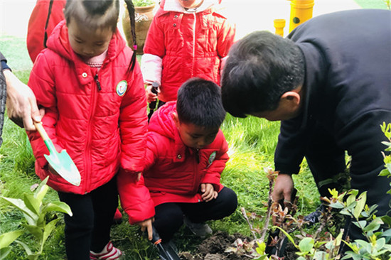 開(kāi)展“校社共建美好家園—護(hù)苗行動(dòng)” (1).jpg