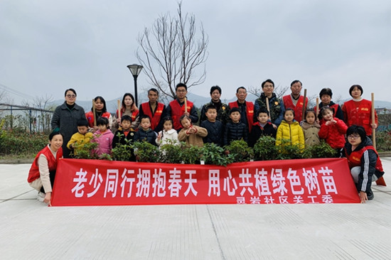 老少同行擁抱春天 用心共植綠色樹苗 (1).jpg