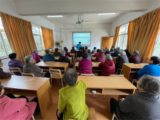 1617586675591228.jpg 國(guó)家基本公共衛(wèi)生服務(wù)項(xiàng)目宣傳講座.jpg