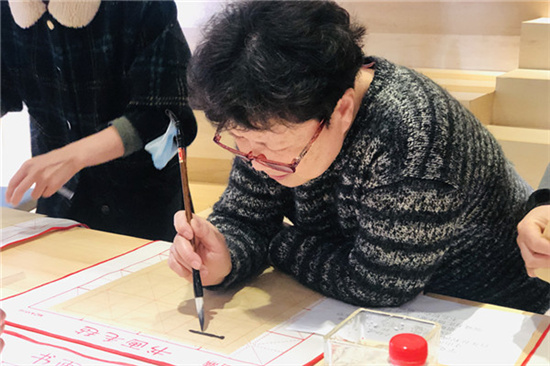 1617603378122086.jpg 追憶百年歷史 譜寫文化新篇——巖河社區(qū)舉辦喜迎建黨100周年活動(dòng) (2).jpg