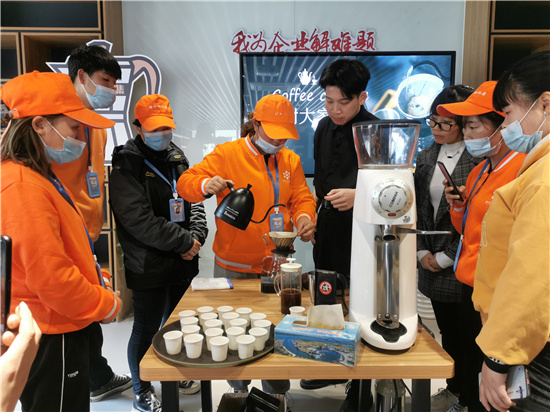 1618296474892932.jpg 午間文化課堂走進(jìn)北侖區(qū)春曉街道春曉湖工業(yè)社區(qū).jpg