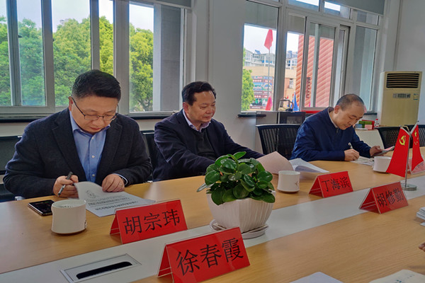 1619015728648562.jpg 市科協(xié)領(lǐng)導(dǎo)丁海濱一行調(diào)研指導(dǎo)慢病醫(yī)防融合科技志愿服務(wù)學(xué)苑社區(qū)示范點(diǎn)工作 (2).jpg