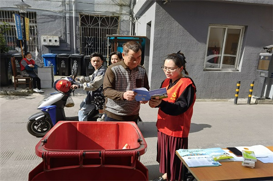 1619416266325077.jpg 開展《浙江省生活垃圾管理?xiàng)l例》宣傳活動(dòng).jpg