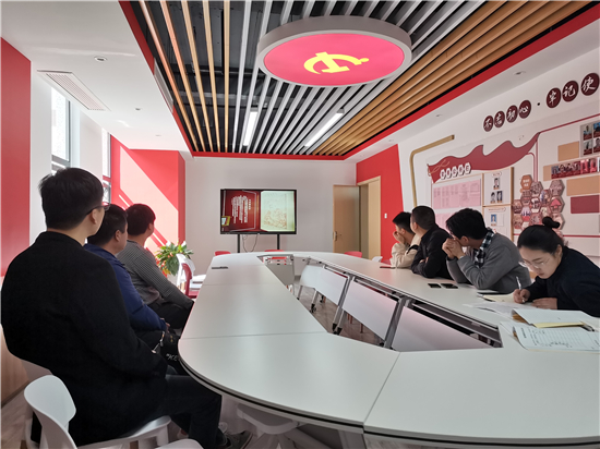 1619417113502294.jpg 北侖區(qū)春曉街道春曉湖社區(qū)開展重溫陳望道首譯《共產(chǎn)黨宣言》的故事活動.jpg