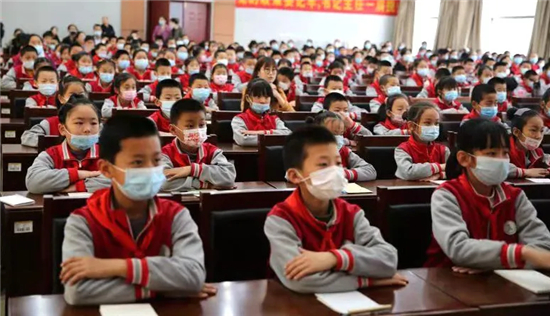 1619417984553619.jpg 圖片八 少先隊員聽講場景.jpg