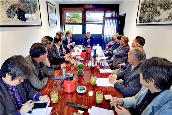 “幸福夕陽　情暖園丁”退休教師關(guān)愛項目 (1).jpg