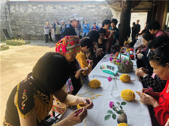 老墻門里立夏至 民族團(tuán)結(jié)一家親.jpg