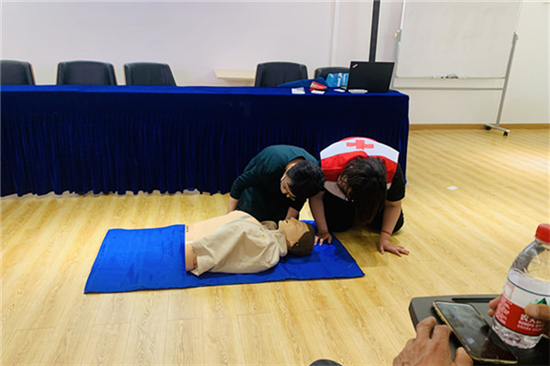 救“急”進(jìn)社區(qū)——巖河社區(qū)開展世界紅十字日急救知識(shí)培訓(xùn) (2).jpg