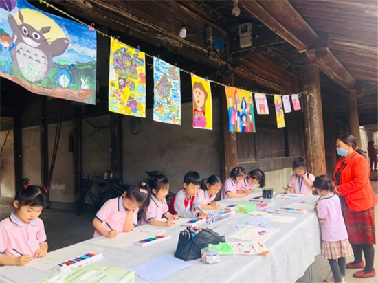 童心繪夢新時代 墻門禮贊好家風.jpg