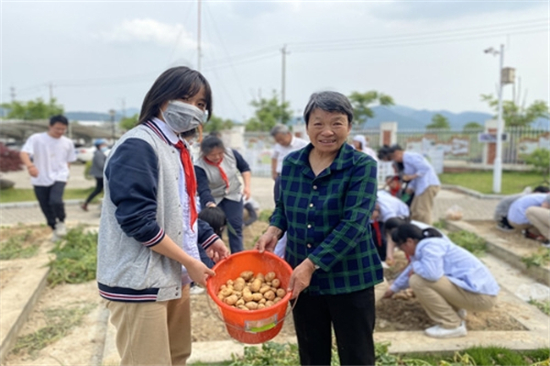 弘揚傳統(tǒng)農(nóng)耕文化，樂享農(nóng)趣體驗 (1).jpg