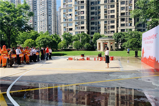 開展消防演練進(jìn)小區(qū)暨防災(zāi)減災(zāi)宣傳周活動 (1).jpg