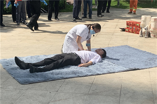 開展消防演練進(jìn)小區(qū)暨防災(zāi)減災(zāi)宣傳周活動 (2).jpg