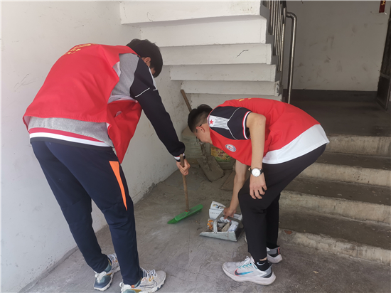 2021年5月19日新密市職教中心學(xué)生到新華路和平社區(qū)開展志愿服務(wù)活動(dòng) (3).jpg