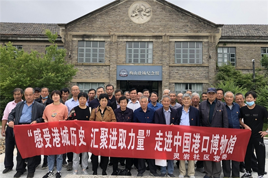 “感受港城歷史 匯聚進取力量”走進港口博物館 (1).jpg