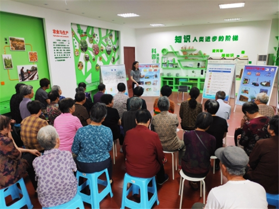 氣象科普進(jìn)社區(qū) 防災(zāi)減災(zāi)入民心.jpg