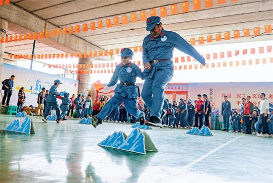 “憶紅色革命路，筑百年家國夢”百人親子運動會 (1).jpg