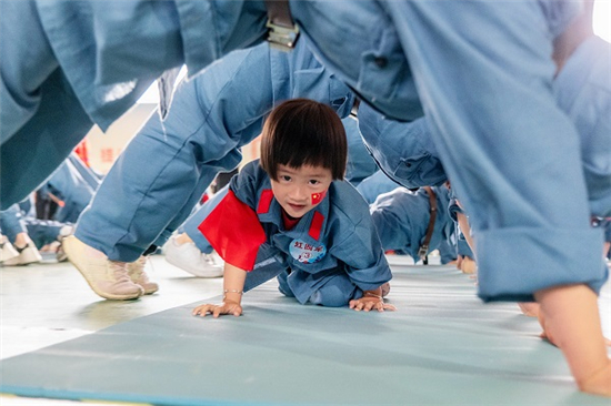 “憶紅色革命路，筑百年家國夢”百人親子運動會 (2).jpg