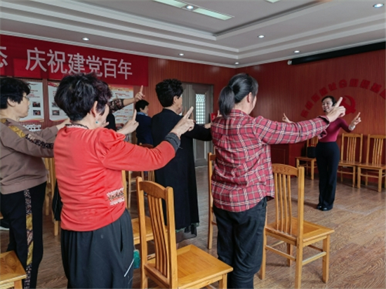 1622001865493570.jpg 柴橋成校:練就優(yōu)雅儀態(tài) 慶祝建黨百年.jpg