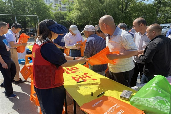 壩頭社區(qū)開展世界無煙日宣傳活動 (1).jpg