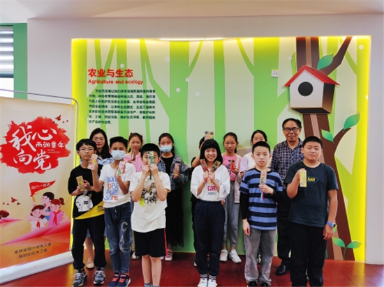 “我心向黨 雨潤(rùn)童年”DIY書(shū)簽迎六一活動(dòng).jpg