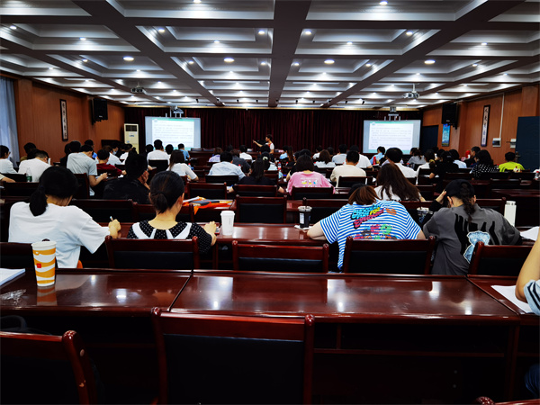 1628745537775902.jpg 北侖區(qū)聯(lián)誼會(huì)舉辦北侖區(qū)民辦培訓(xùn)機(jī)構(gòu)教師資格證考前培訓(xùn).jpg