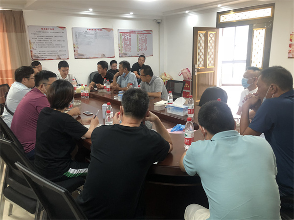 1631071342857853.jpg 北侖區(qū)春曉街道昆亭農(nóng)村社區(qū)召開(kāi)農(nóng)村社區(qū)公共服務(wù)中心項(xiàng)目建設(shè)現(xiàn)場(chǎng)會(huì)議.jpg