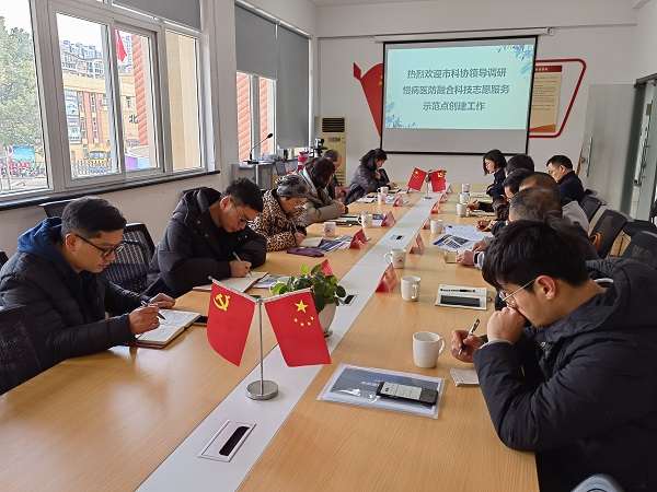 市科協(xié)領(lǐng)導(dǎo)調(diào)研學(xué)苑社區(qū)慢病醫(yī)防融合科技志愿服務(wù)工作 (1).jpg