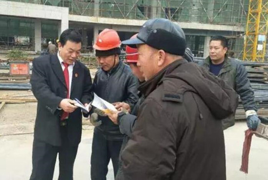 1513057230606773.jpg 農(nóng)民工普法.jpg