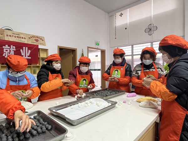 元宵送技能，基地助就業(yè)，困難戶脫貧有“術(shù)” (2).jpg