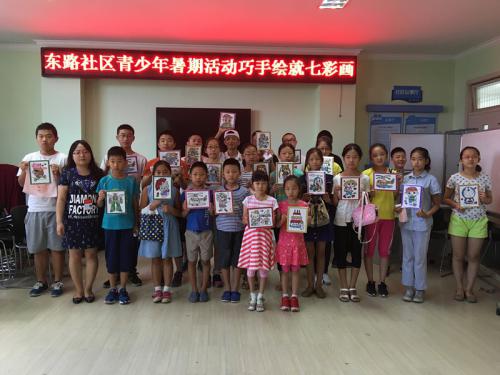 青少年巧手繪就七彩畫2.jpg