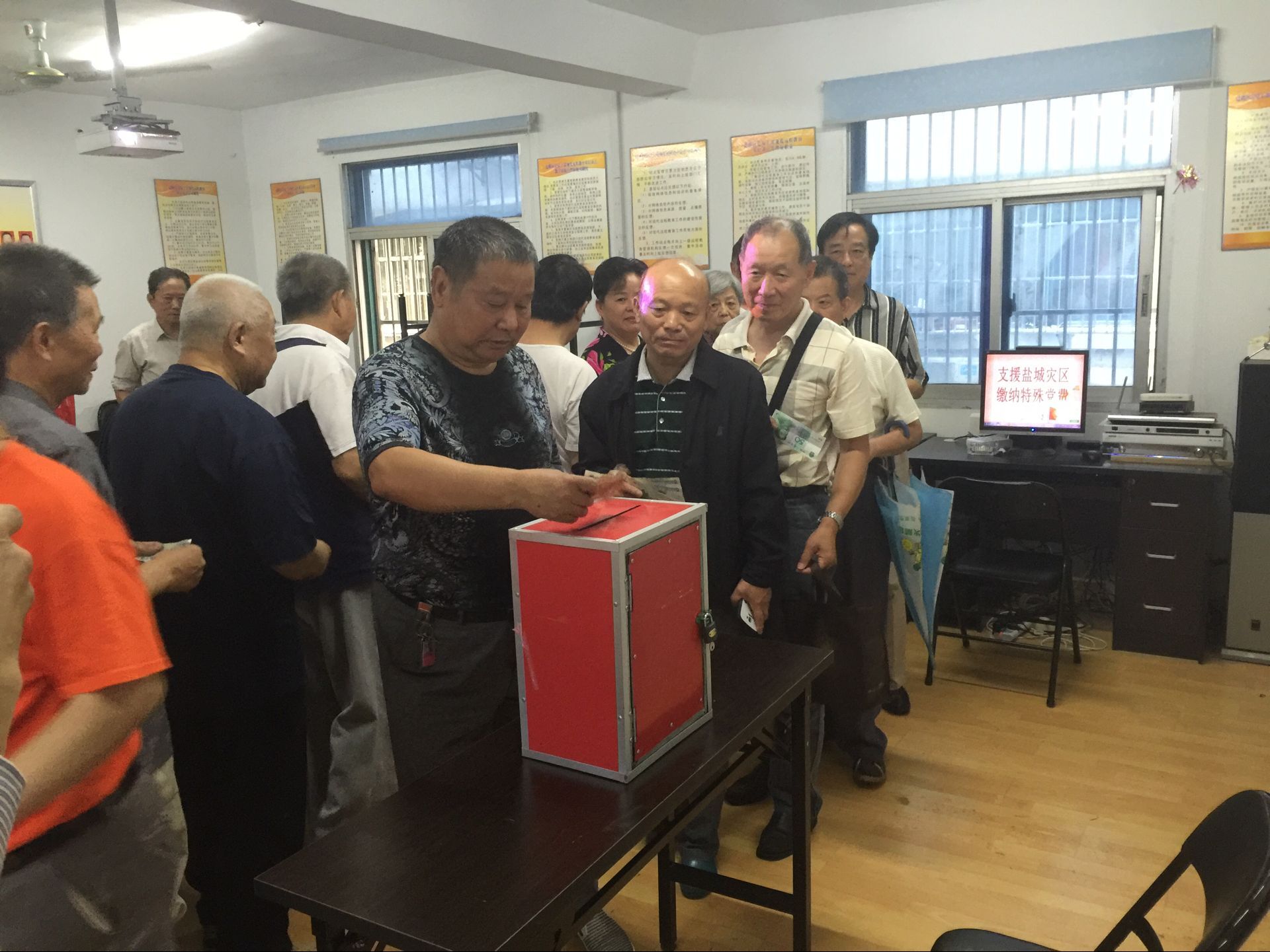 藝苑社區(qū)開展&ldquo;支援鹽城災(zāi)區(qū) 繳納特殊黨費(fèi)&rdquo;活動(dòng).jpg