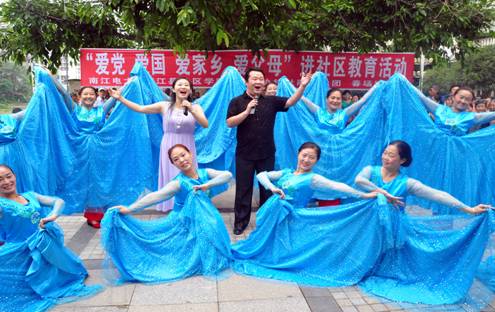 圖4：南江電大&ldquo;愛黨、愛國、愛家鄉(xiāng)、愛父母&rdquo;教育進社區(qū)活動現(xiàn)場.jpg