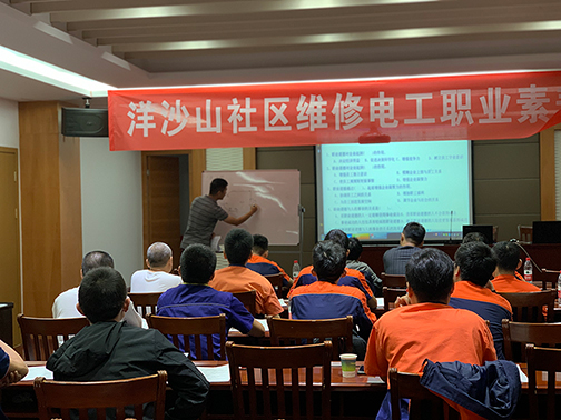 1560992961443758.jpg 北侖區(qū)春曉成校“工匠學(xué)堂”舉辦維修電工專題技能知識培訓(xùn).jpg